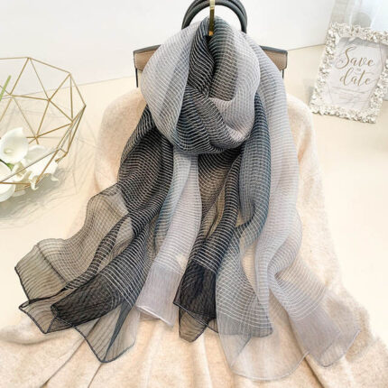 Écharpe orientale noire et blanche pour femmes